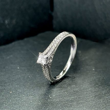 18ct White Gold Princess Cut Engagement Ring