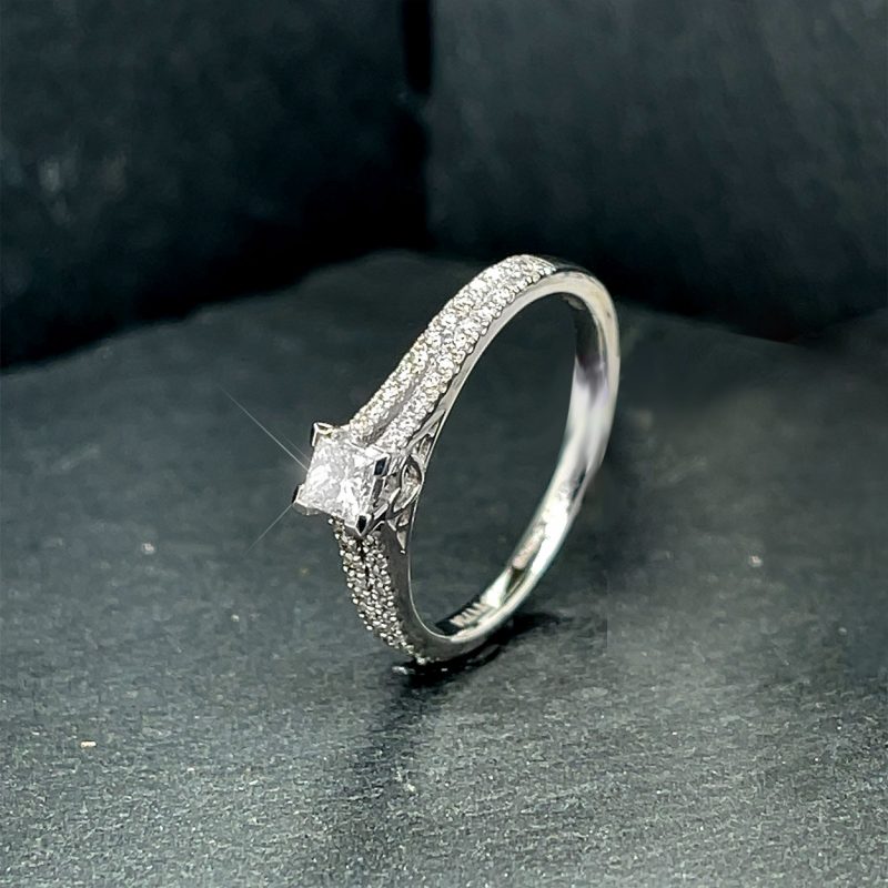 18ct White Gold Princess Cut Engagement Ring
