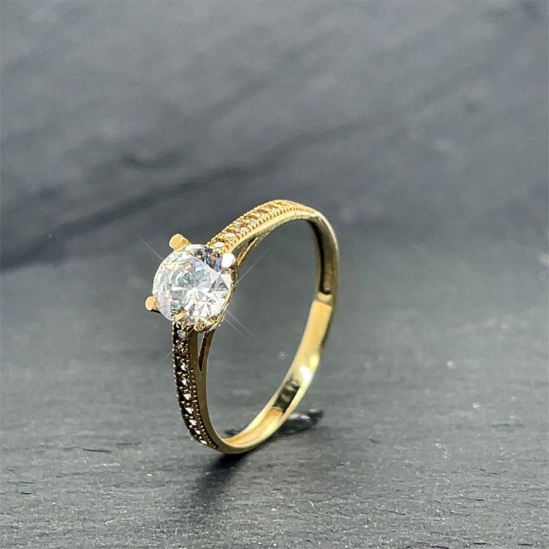 9ct yellow gold solitaire ring