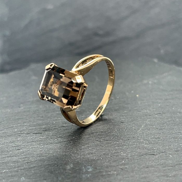 9ct yellow gold smoky quartz ring