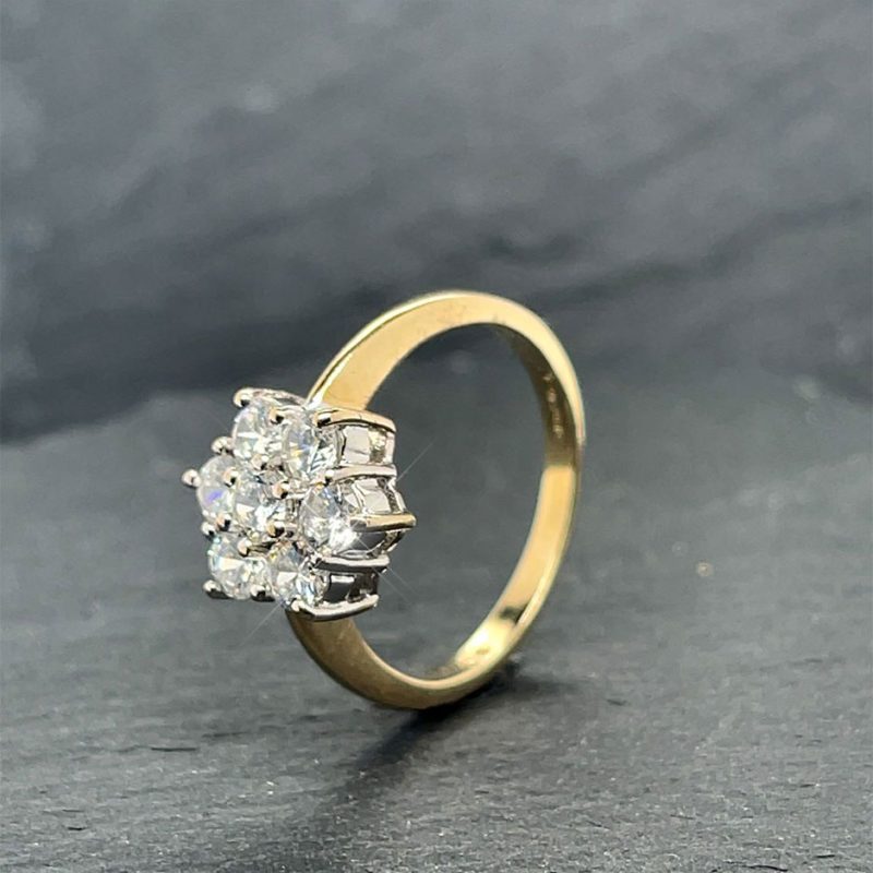 9ct yellow gold cluster ring CZ