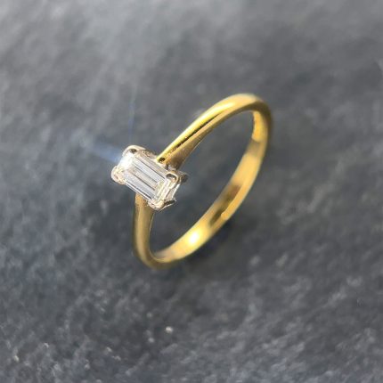 18ct Yellow Gold emerald cut dia engagement ring