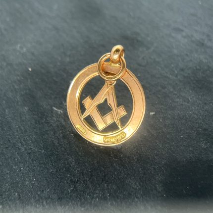 rare vintage 9ct yellow gold hand engraved masonic pendant