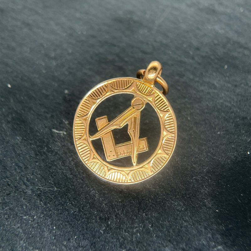 rare vintage 9ct yellow gold hand engraved masonic pendant